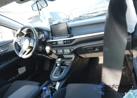 2022 Kia Forte Lxs z USA, uszkodzony, nr VIN 3KPF24AD7NE465399